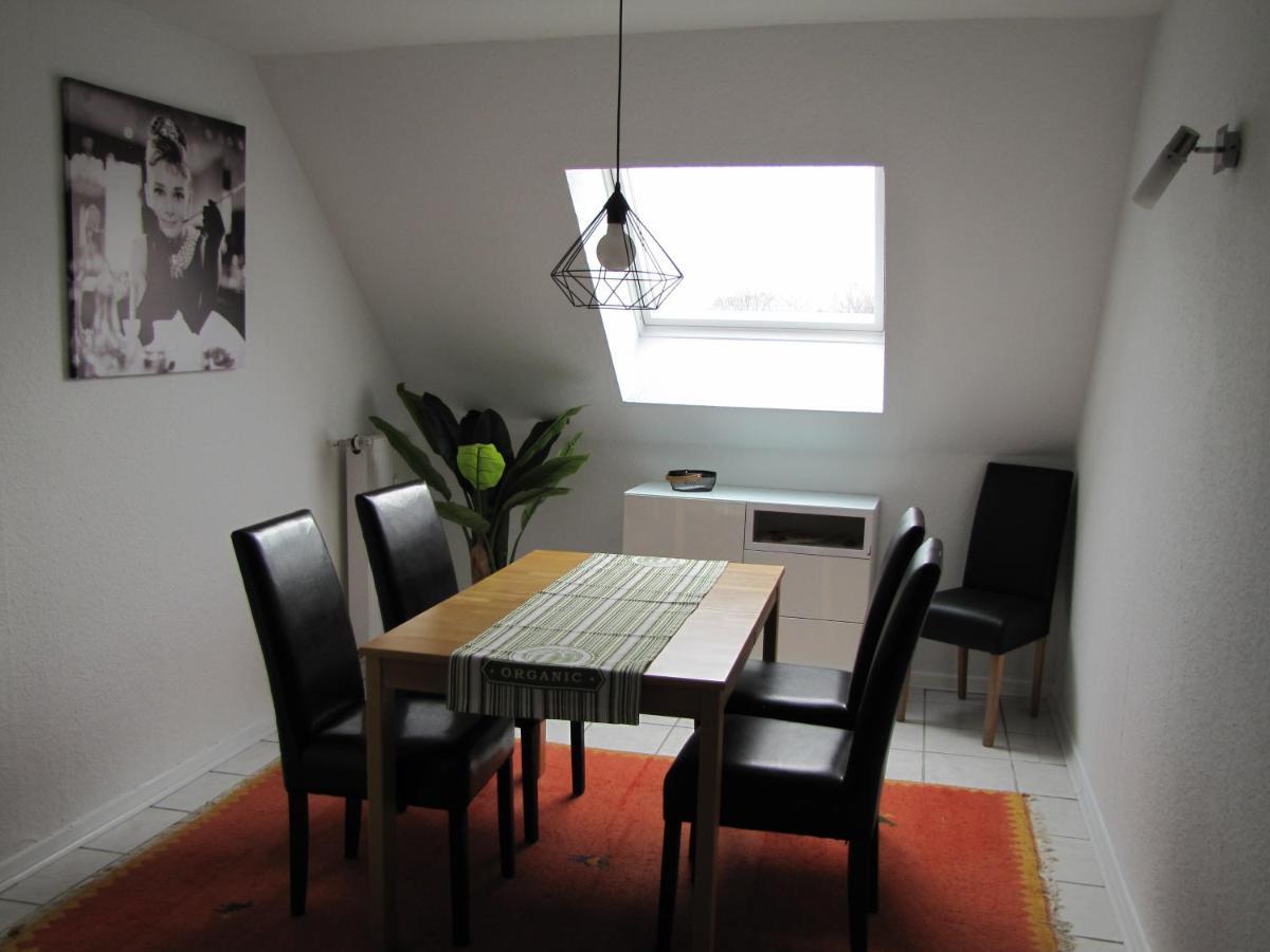 Moeblierte Dachgeschosswohnung In Ruhiger Lage Zu Vermieten Wetzlar Extérieur photo